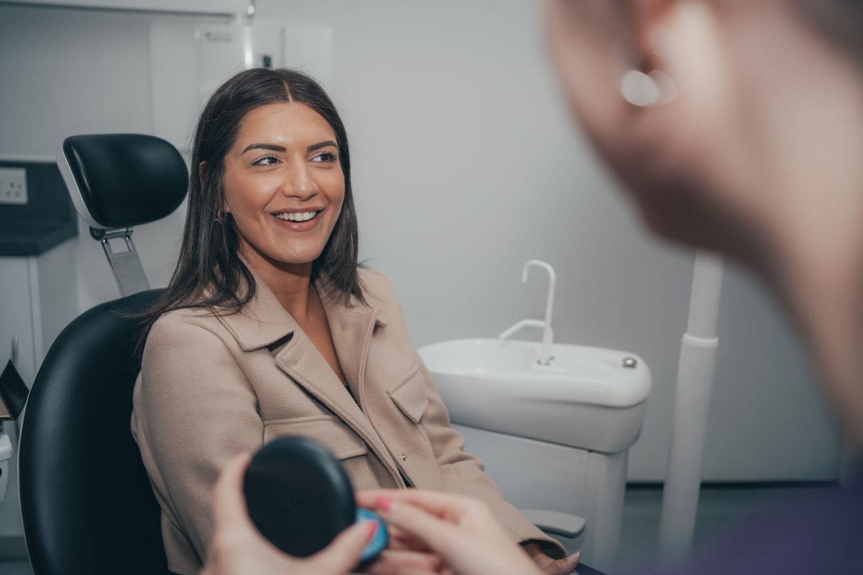 Dentist talking with a patient about toothache in the treatment room